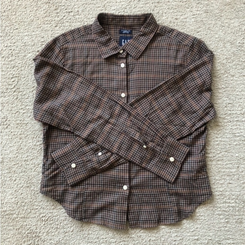 Gap - Fitted 99% Cotton Shirt.